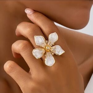 New Adjustable Spring Gold and White Flower Pedal Ring
